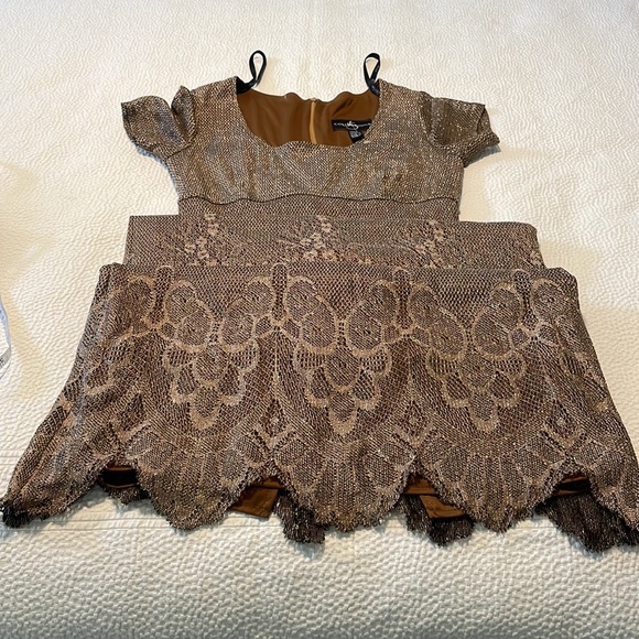 Beautiful Metallic Brown Knitted fully lined gown with scalloped edges. - Picture 9 of 12
